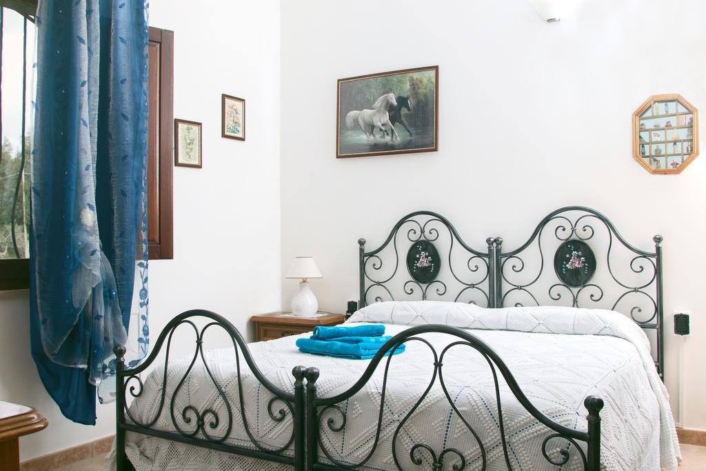 Il Vecchioliveto Di Ornella Bed and Breakfast Marrùbiu Kamer foto